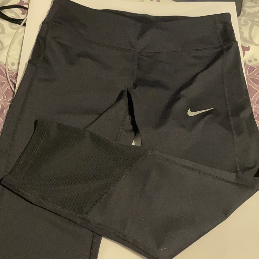 Nike Women’s Running Cropped Leggings (Size M)